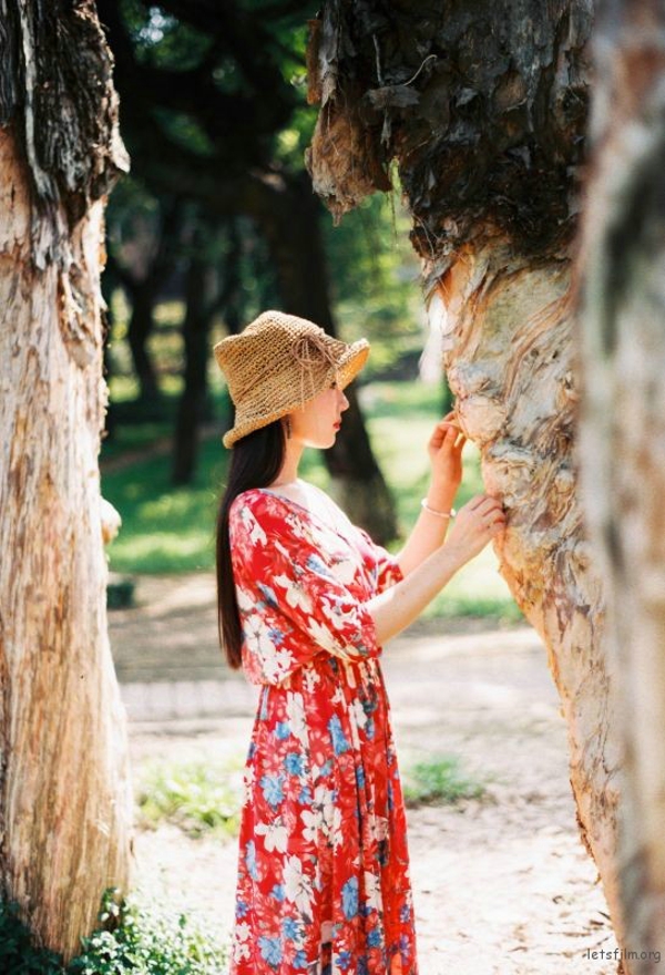复古红色长裙美女魅力女人味散发