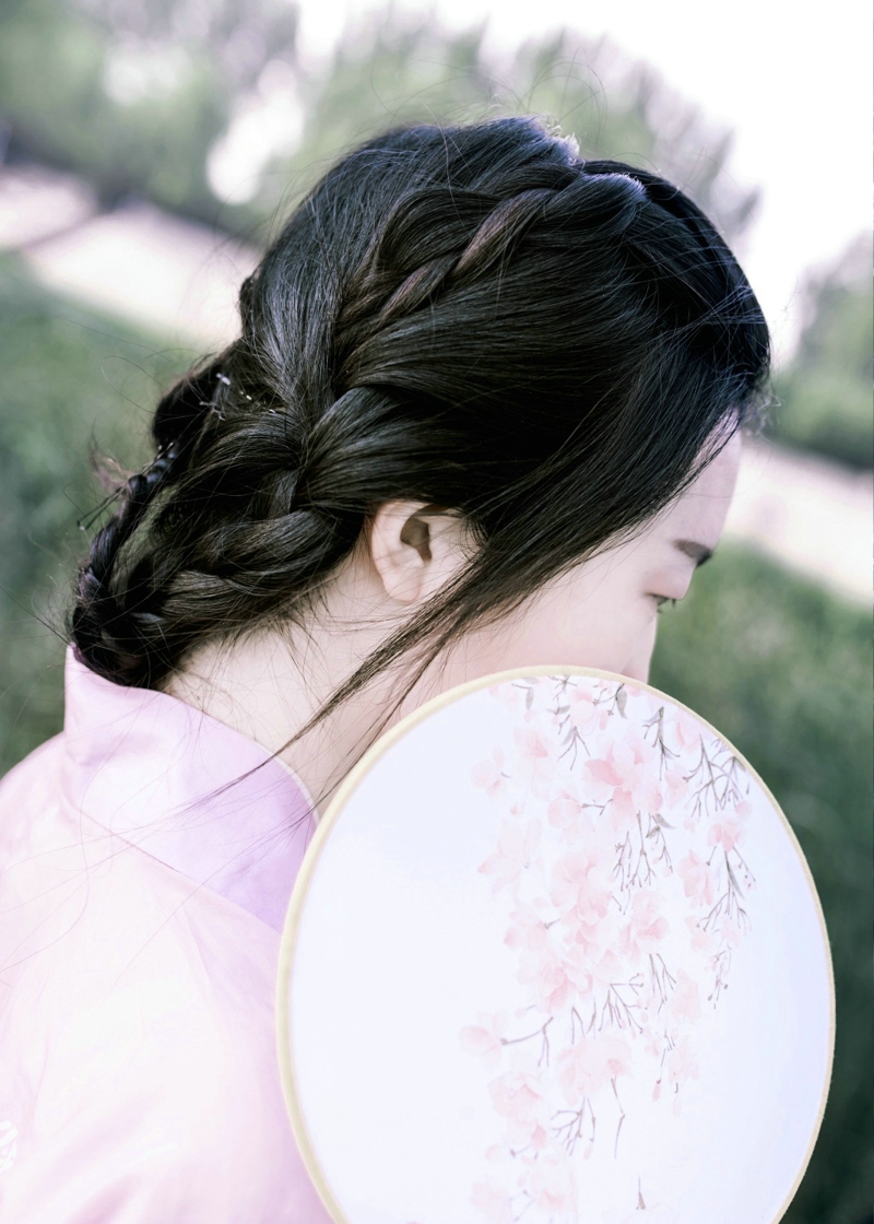 漂亮丸子头美女气质养眼迷人写真