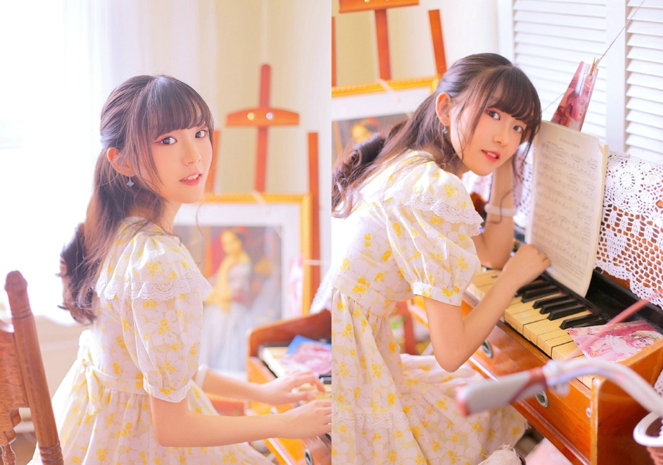 可爱少女甜美文静私房悠闲时光