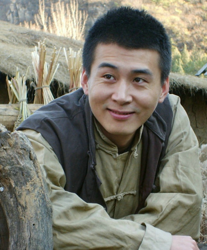 耿一正帅气男神痞气尽显