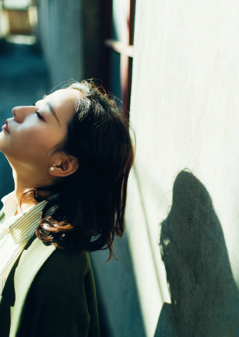 清纯氧气少女户外活力俏皮写真