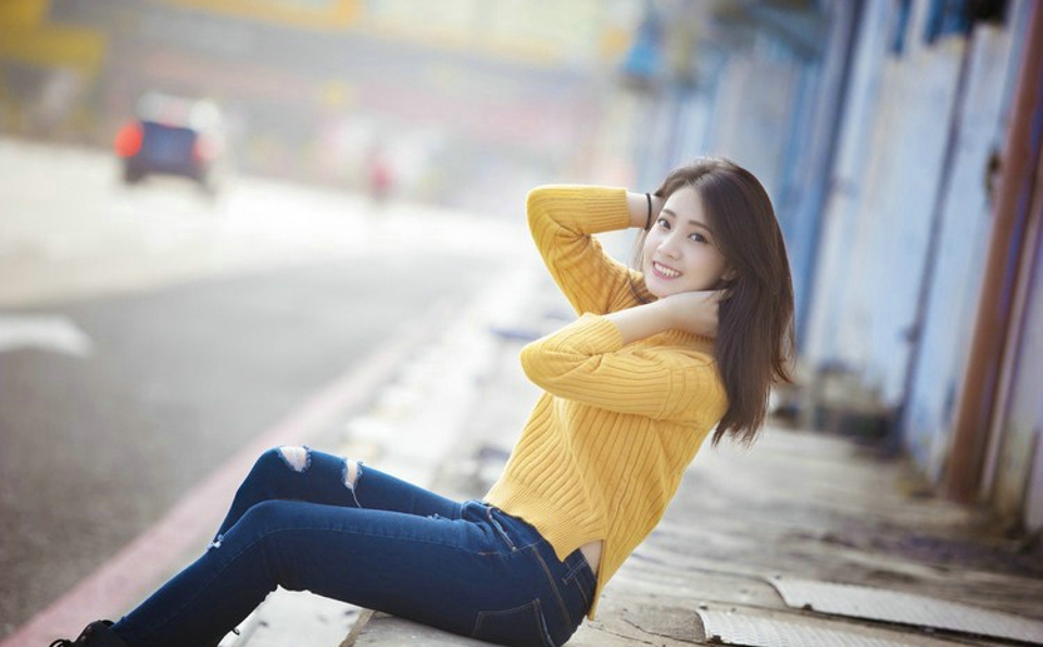 可爱甜美邻家女孩写真图片