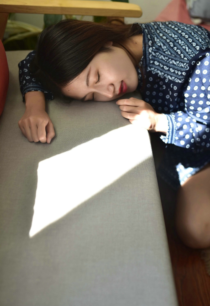 私房森系中分美女柔美温柔写真