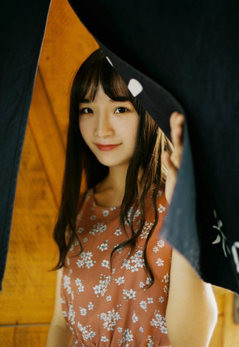 日系萌妹子清新甜美微笑可人写真