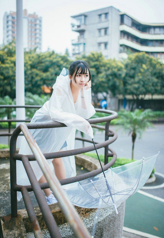 可爱气质清纯白净雨天美女写真