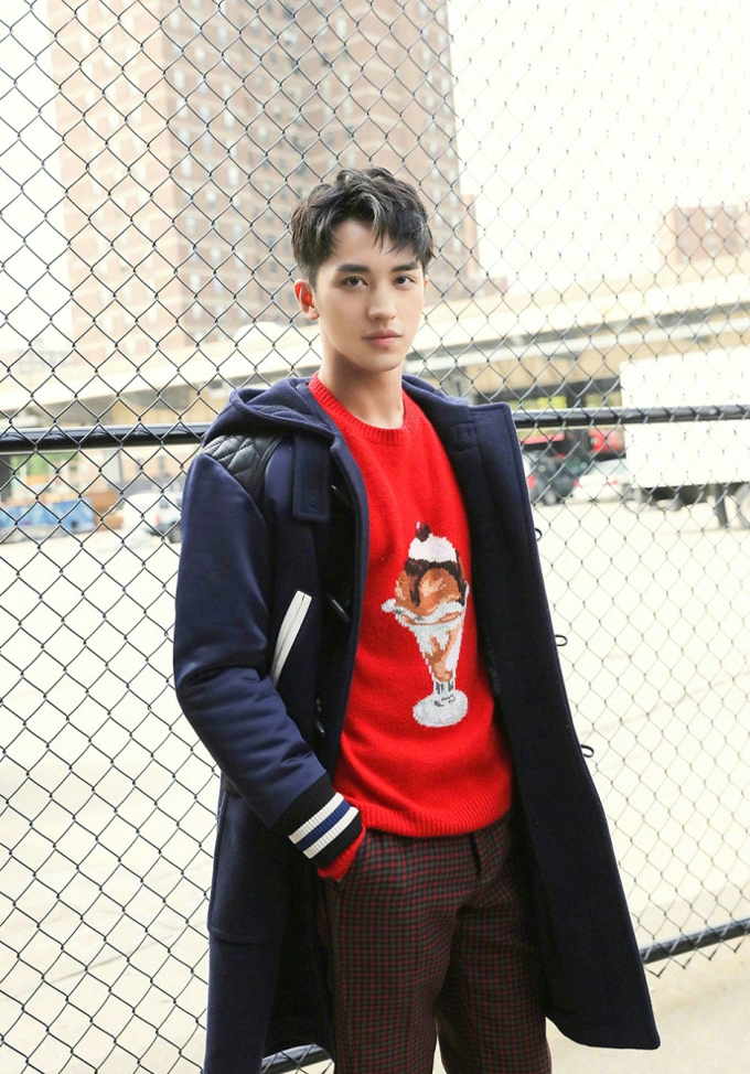 许魏洲2018春夏时装秀靓丽街拍