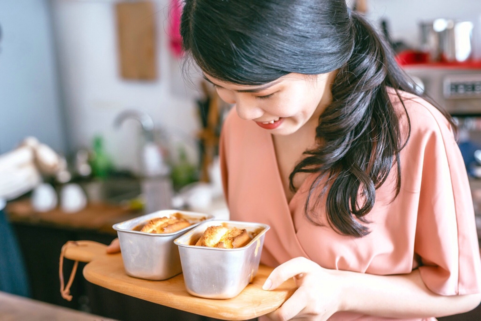 柔美姑娘旅拍民族风披肩明媚动人写真