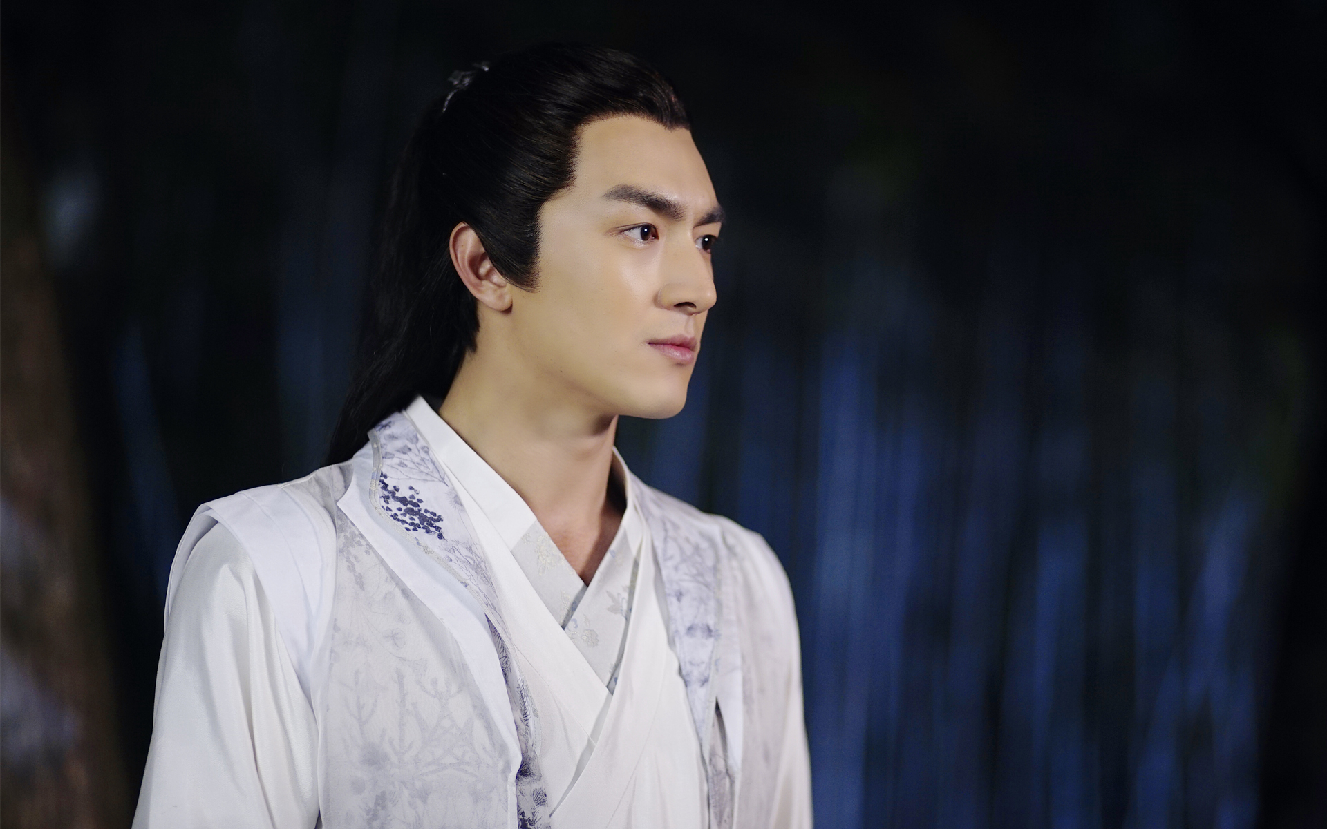 林更新帅气街拍高清壁纸