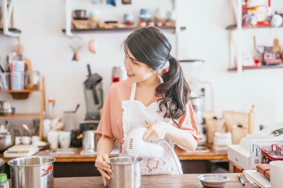 柔美姑娘旅拍民族风披肩明媚动人写真