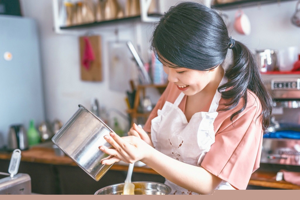柔美姑娘旅拍民族风披肩明媚动人写真