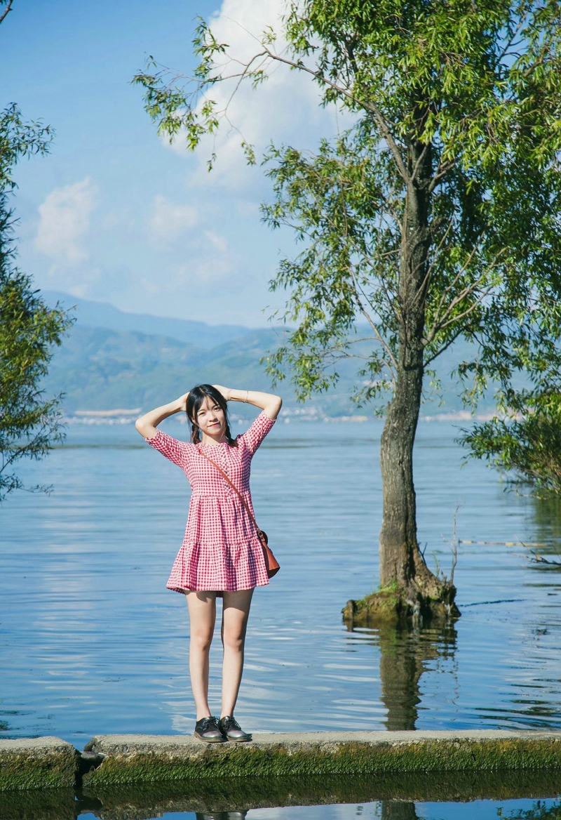 日系萌妹子清新甜美微笑可人写真