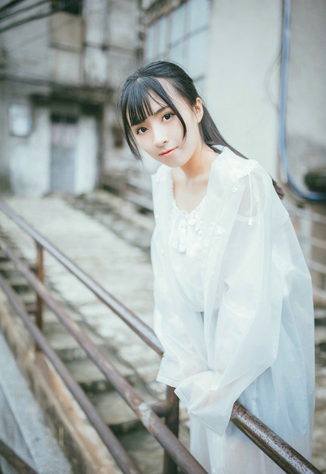 可爱气质清纯白净雨天美女写真