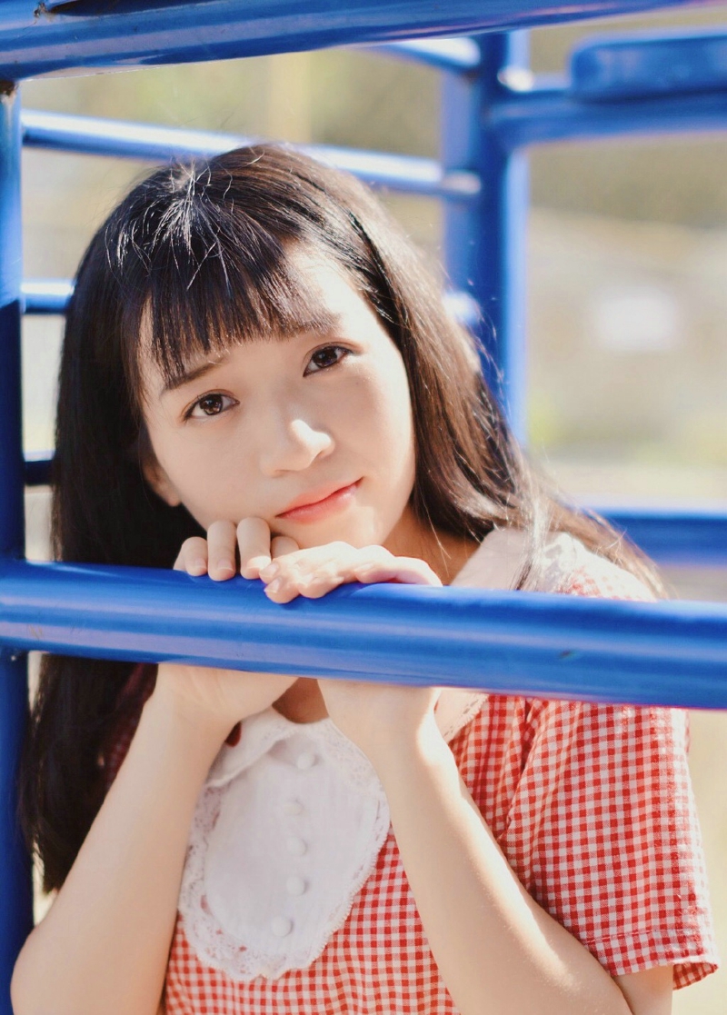 私房森系中分美女柔美温柔写真