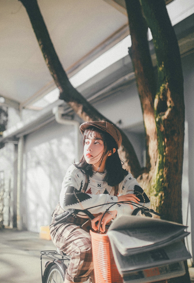 阳光下的可爱英伦范姑娘娇小玲珑