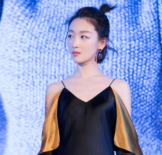 周冬雨可爱照片