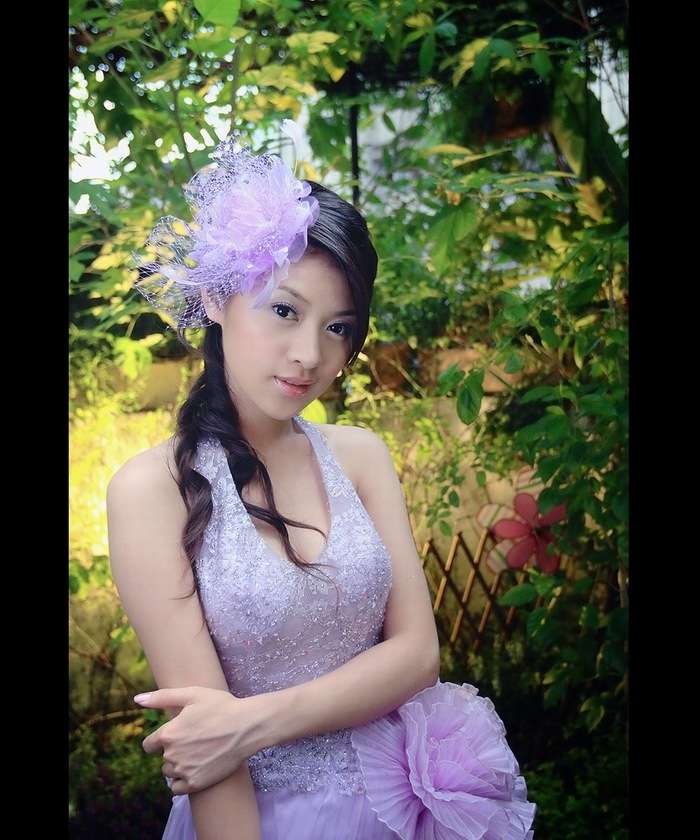 美得令人心醉的酒吧女孩