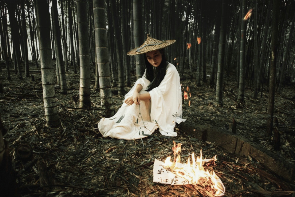 葡萄园内的清新气质美女养眼气质写真