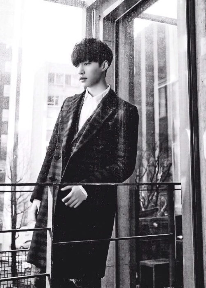 张艺兴帅气写真照