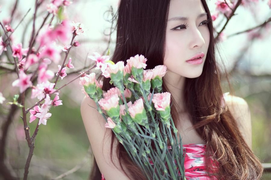 公园短发复古清新少女绽放迷人笑容写真