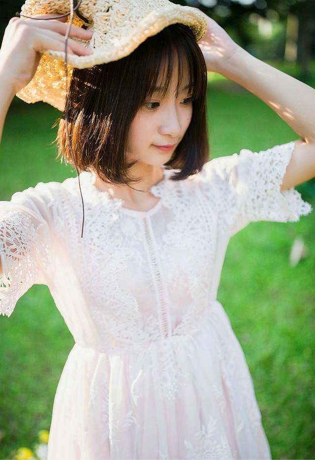 甜美采菊花姑娘优美写真图片