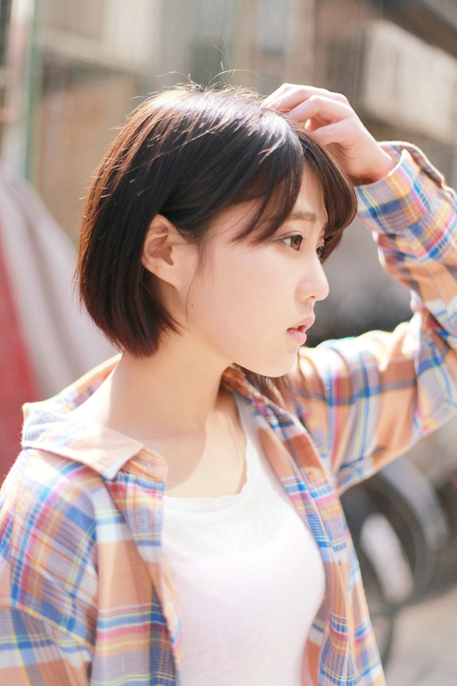 清纯短发妹子户外甜美娇巧唯美写真