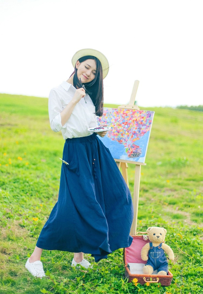 户外写生清纯美女如风如画