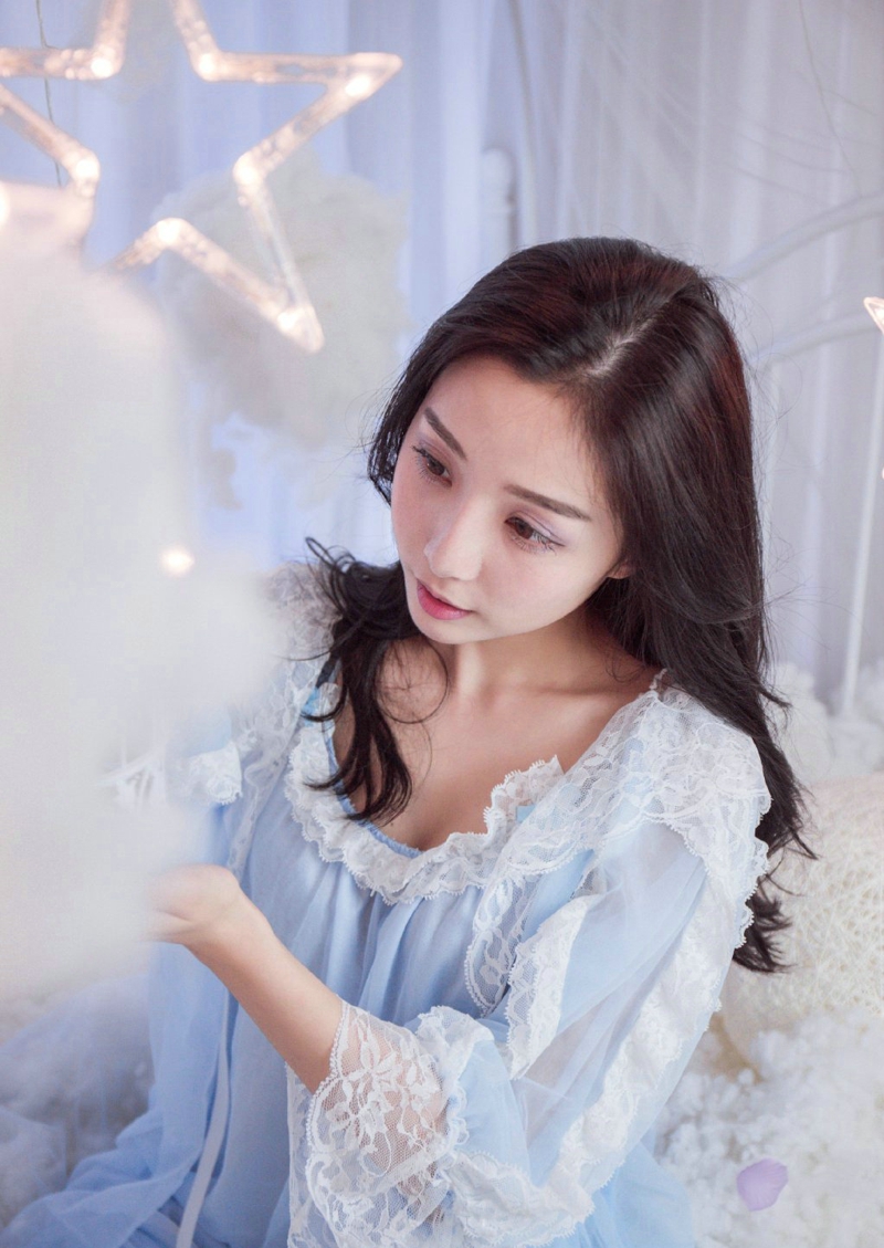 蓝调半丸子头妹子可爱表情包