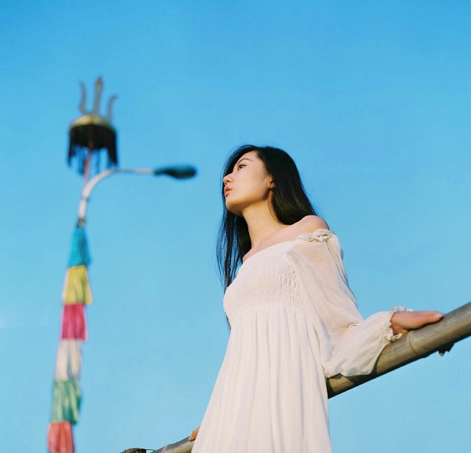 列车上的清纯漂亮少女笑脸阳光写真