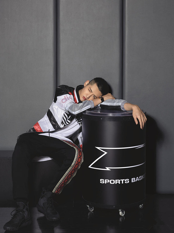 吴亦凡登杂志封面彰显无限的青春和活力