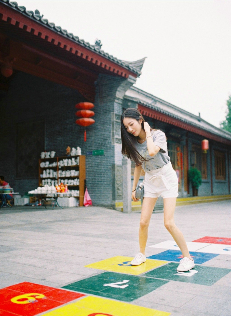 日系美女安静私房内养眼写真