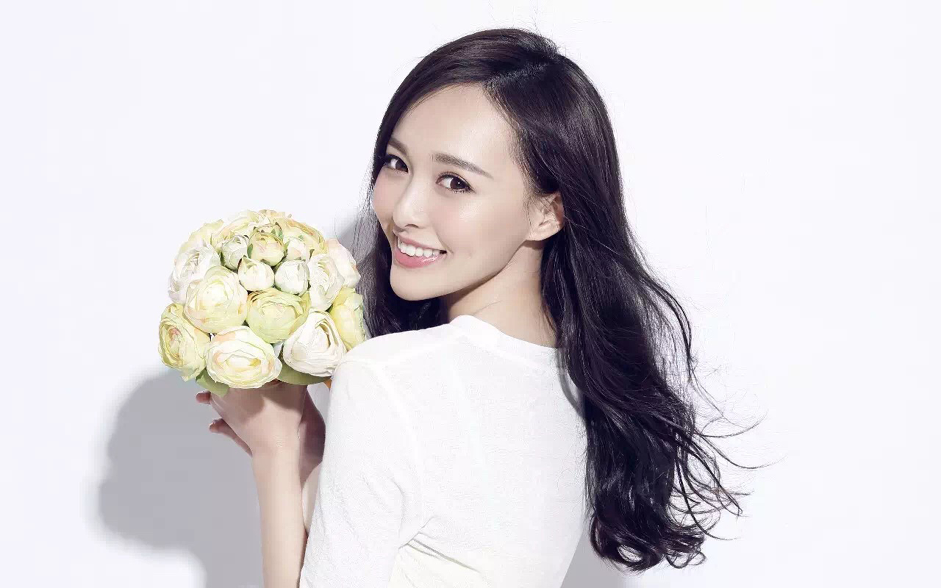 俏皮可爱人气大美女唐嫣