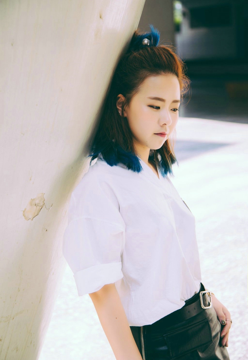 葡萄园内的清新气质美女养眼气质写真