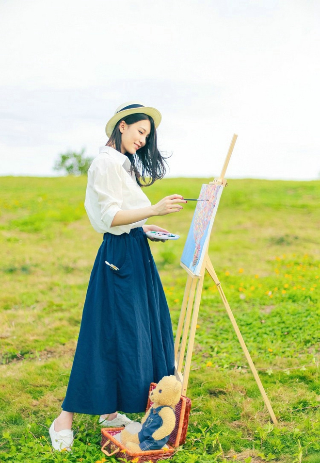 户外写生清纯美女如风如画