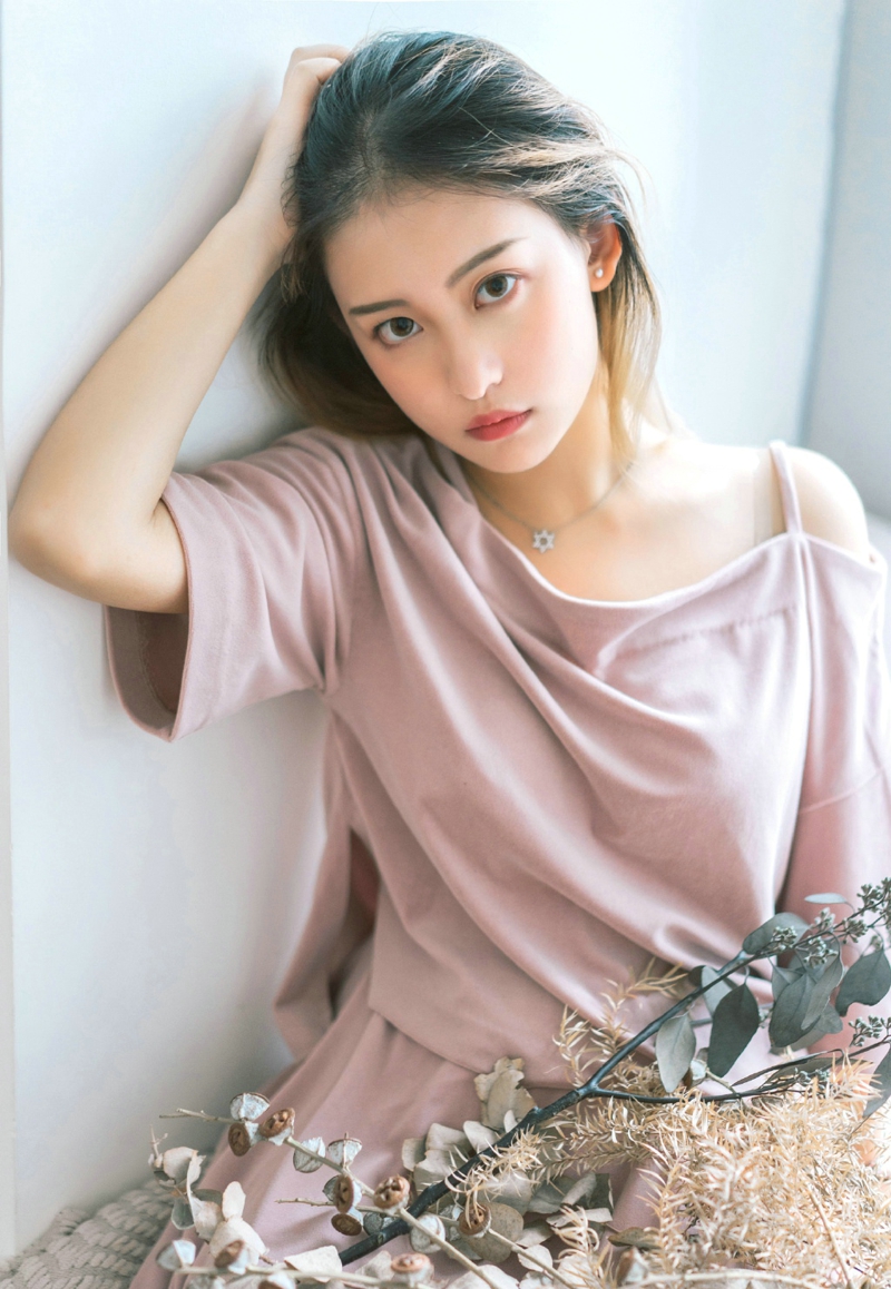 高颜值私房睡衣女神花朵般娇美可人