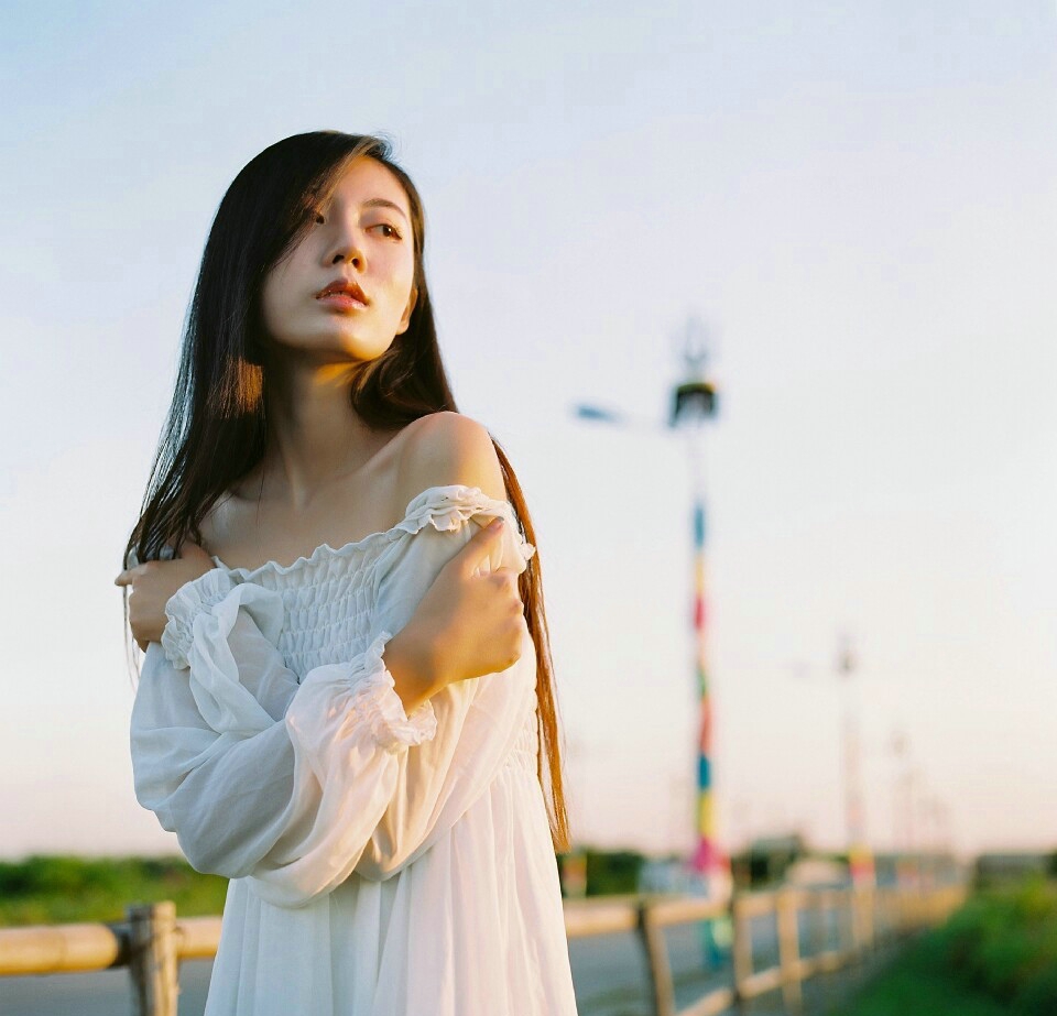 列车上的清纯漂亮少女笑脸阳光写真