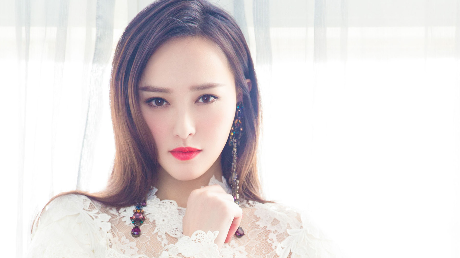 俏皮可爱人气大美女唐嫣