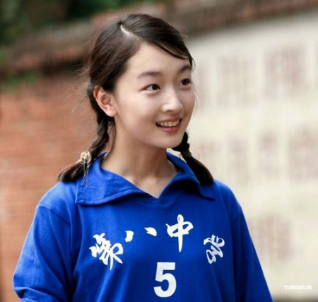 人气小花周冬雨随性图片