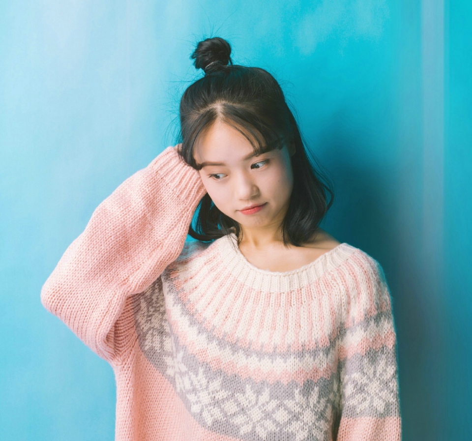 蓝调半丸子头妹子可爱表情包