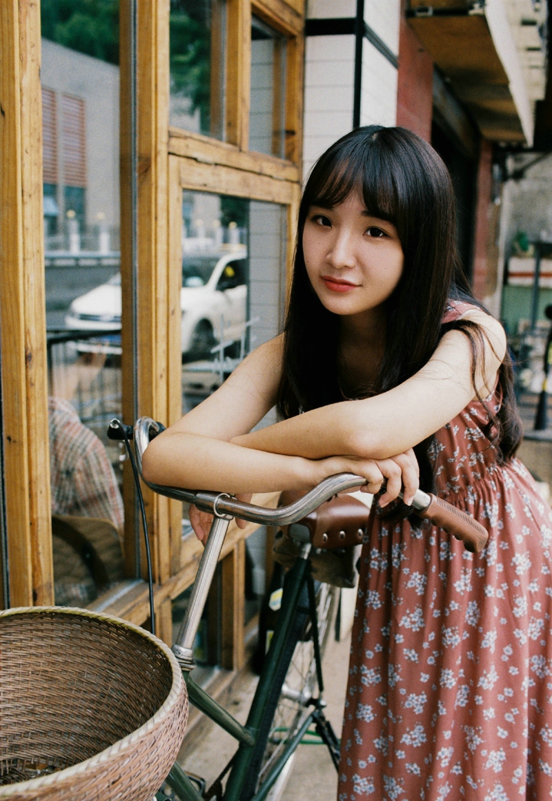 日系萌妹子清新甜美微笑可人写真