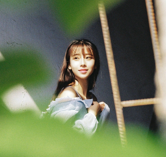 花园清新洛丽塔服少女粉嫩甜美阳光照人