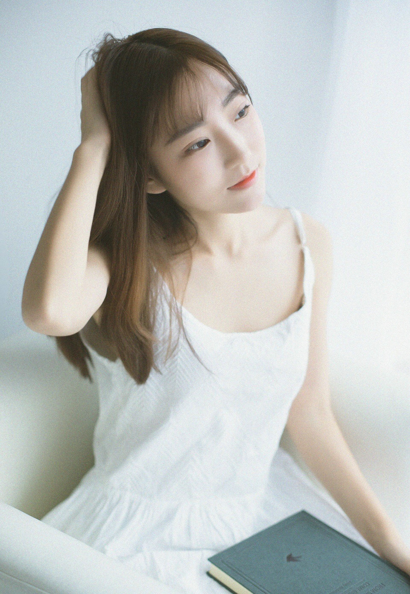 日系美女安静私房内养眼写真
