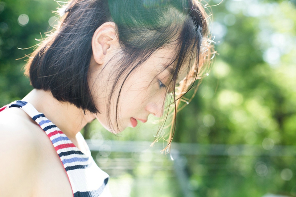 清凉夏日俏皮可爱女神