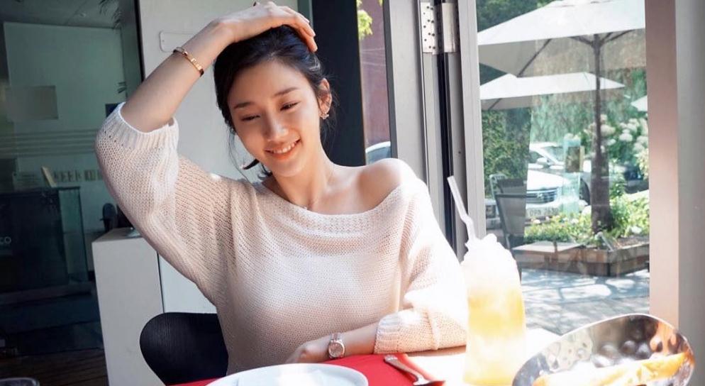 韩国美女Sojin生活自拍照气质迷人