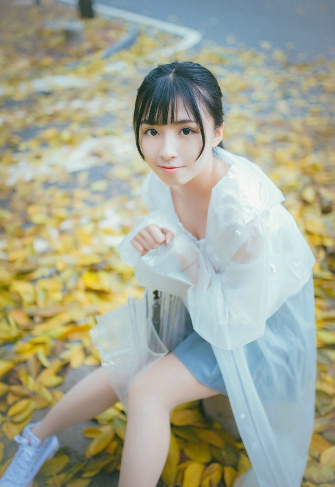 可爱气质清纯白净雨天美女写真