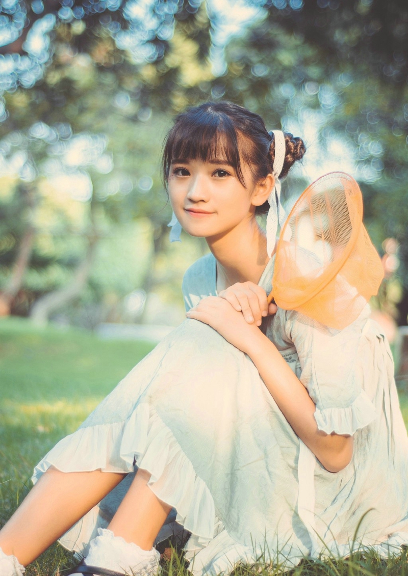 葡萄园内的清新气质美女养眼气质写真