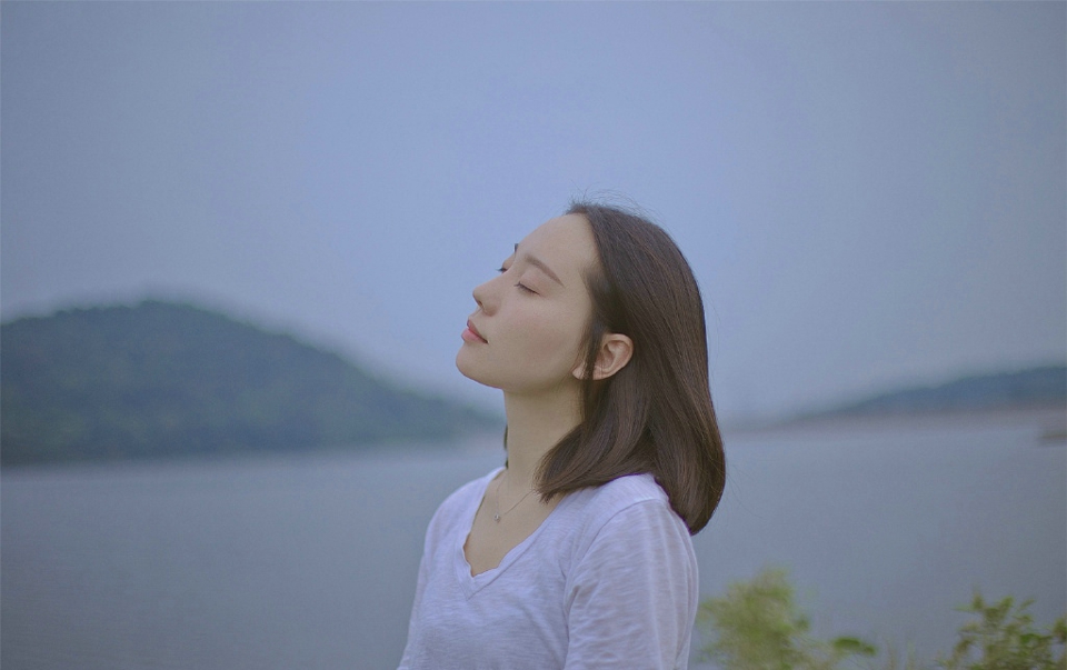 碎花长裙麻花辫草帽美女清新怡人写真套图