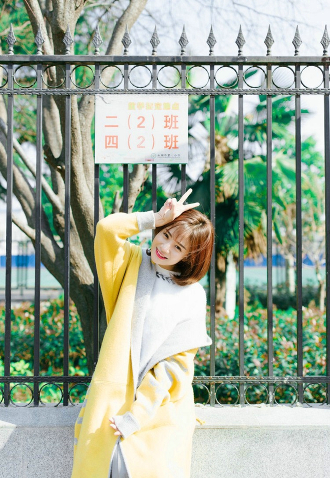 阳光甜美元气少女走街