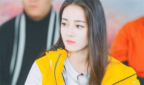 迪丽热巴奔跑吧  这位菇凉你是吃可爱长大的吗