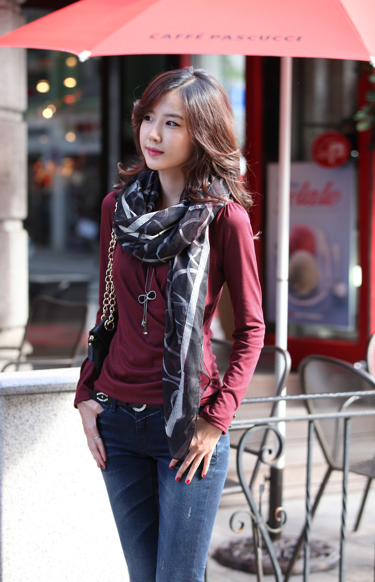 气质美女穿什么都好看