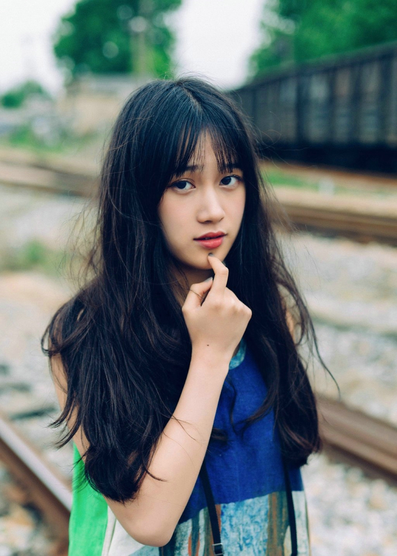 列车上的清纯漂亮少女笑脸阳光写真